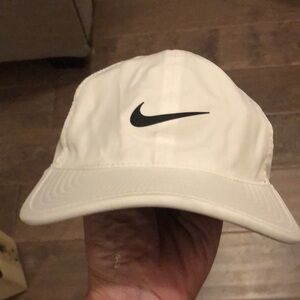 Nike dri-fit hat M/L club cap white with black swoosh logo lightweight
